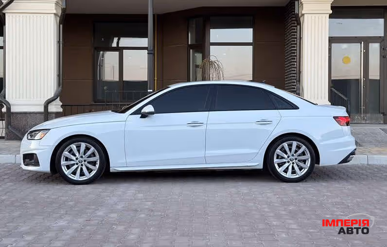Audi A4 - фото 5