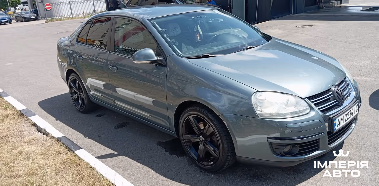 Volkswagen Jetta - фото 2