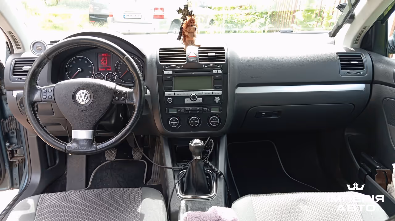 Volkswagen Jetta - фото 7