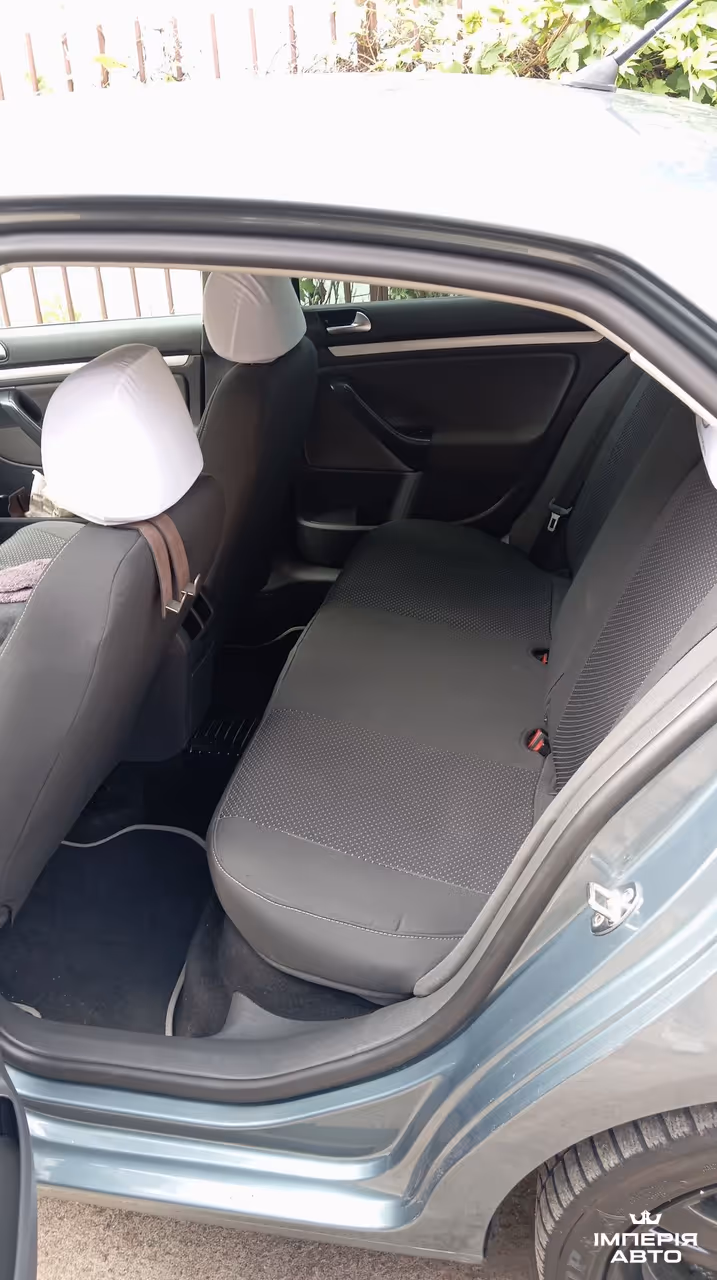 Volkswagen Jetta - фото 8