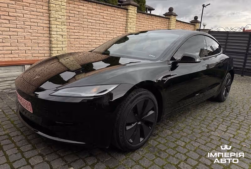 Tesla Model 3 - фото 1