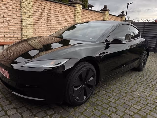 Tesla Model 3 - зображення 1