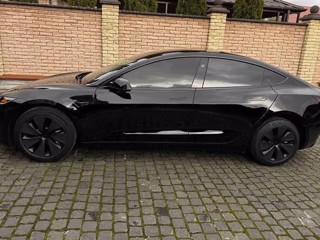 Tesla Model 3 - зображення 2