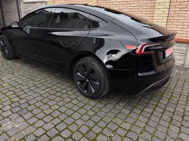 Tesla Model 3 - зображення 3