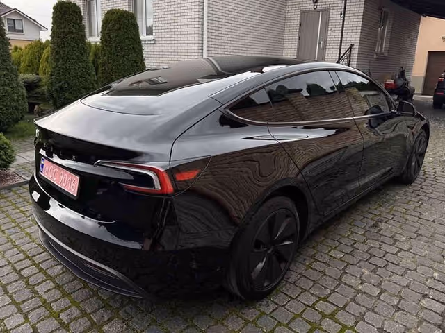 Tesla Model 3 - зображення 5