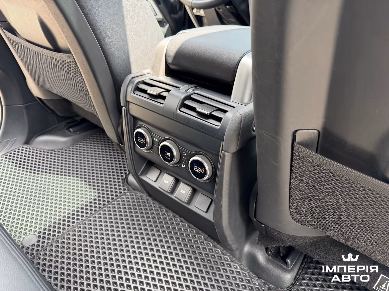 Land Rover Defender - фото 13
