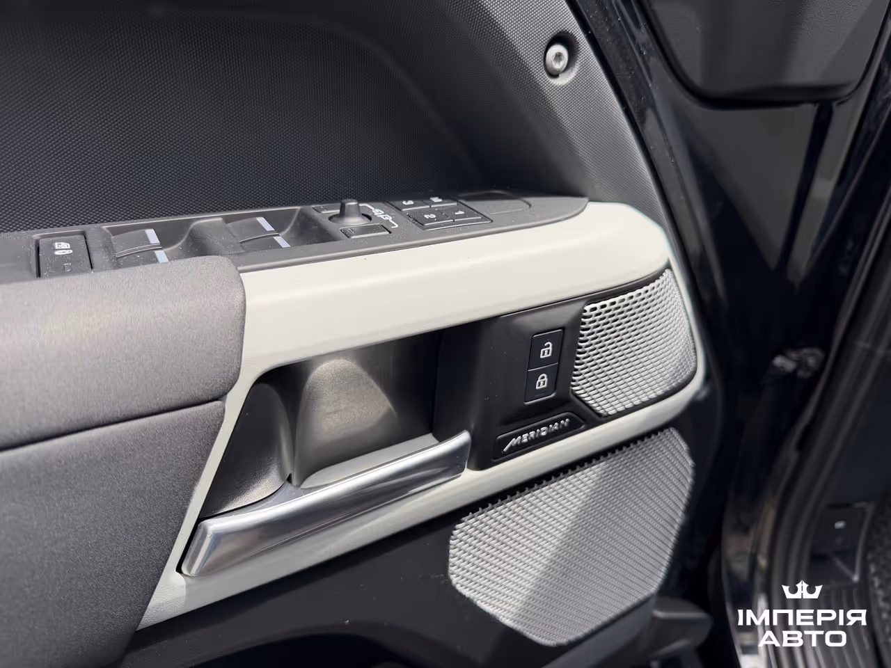 Land Rover Defender - фото 9
