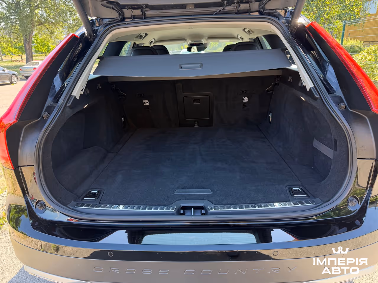 Volvo V90 Cross Country - фото 29
