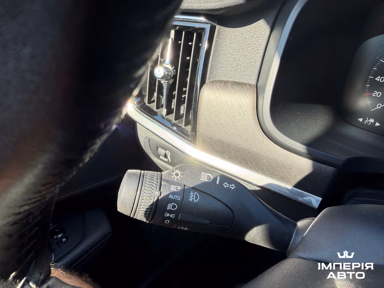 Volvo V90 Cross Country - фото 25