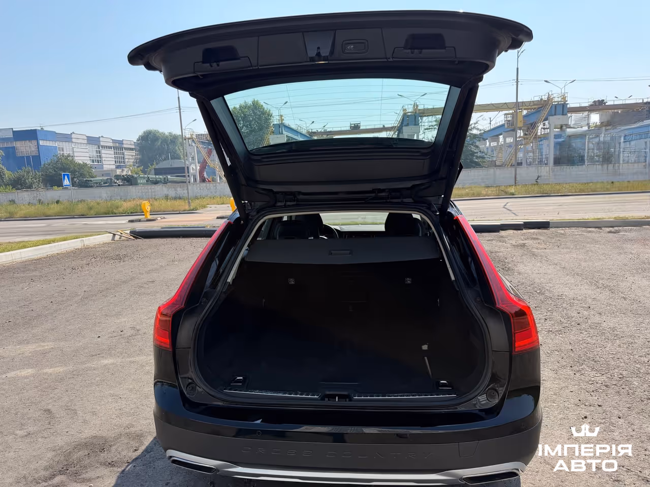 Volvo V90 Cross Country - фото 17