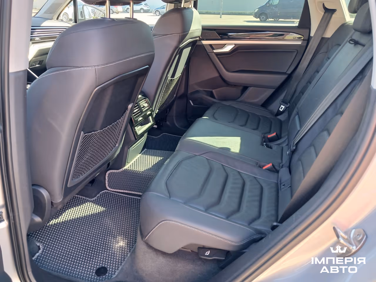 Volkswagen Touareg - фото 10