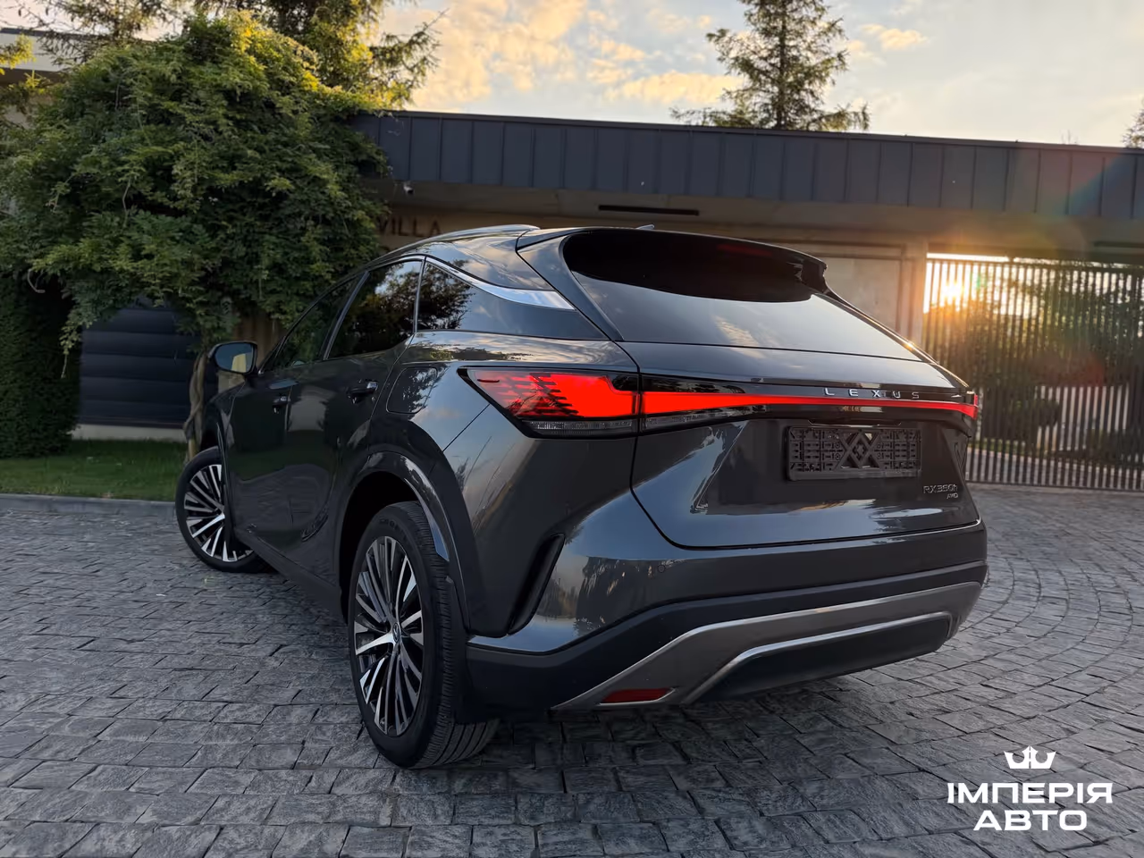Lexus RX - фото 4