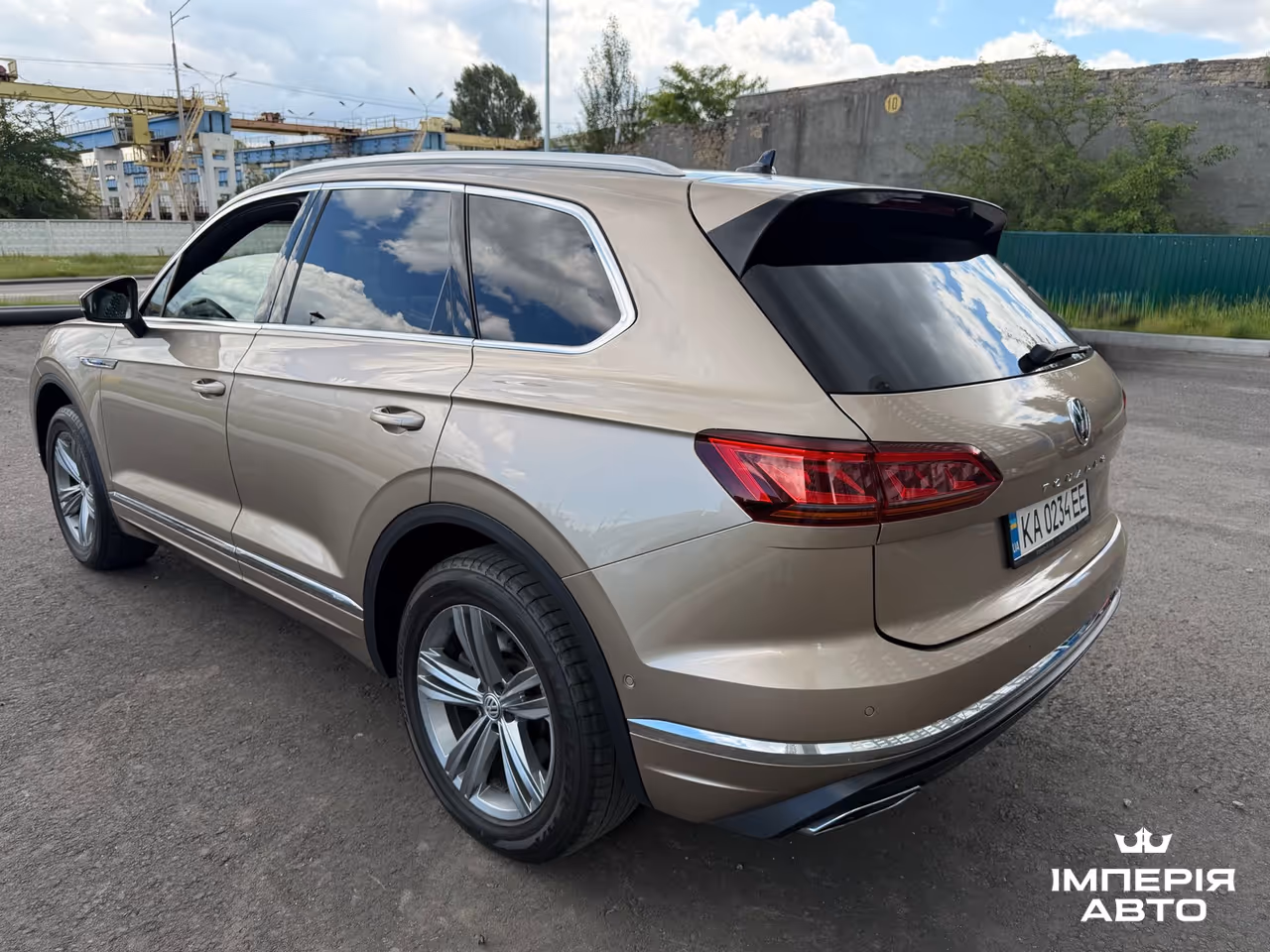 Volkswagen Touareg - фото 2