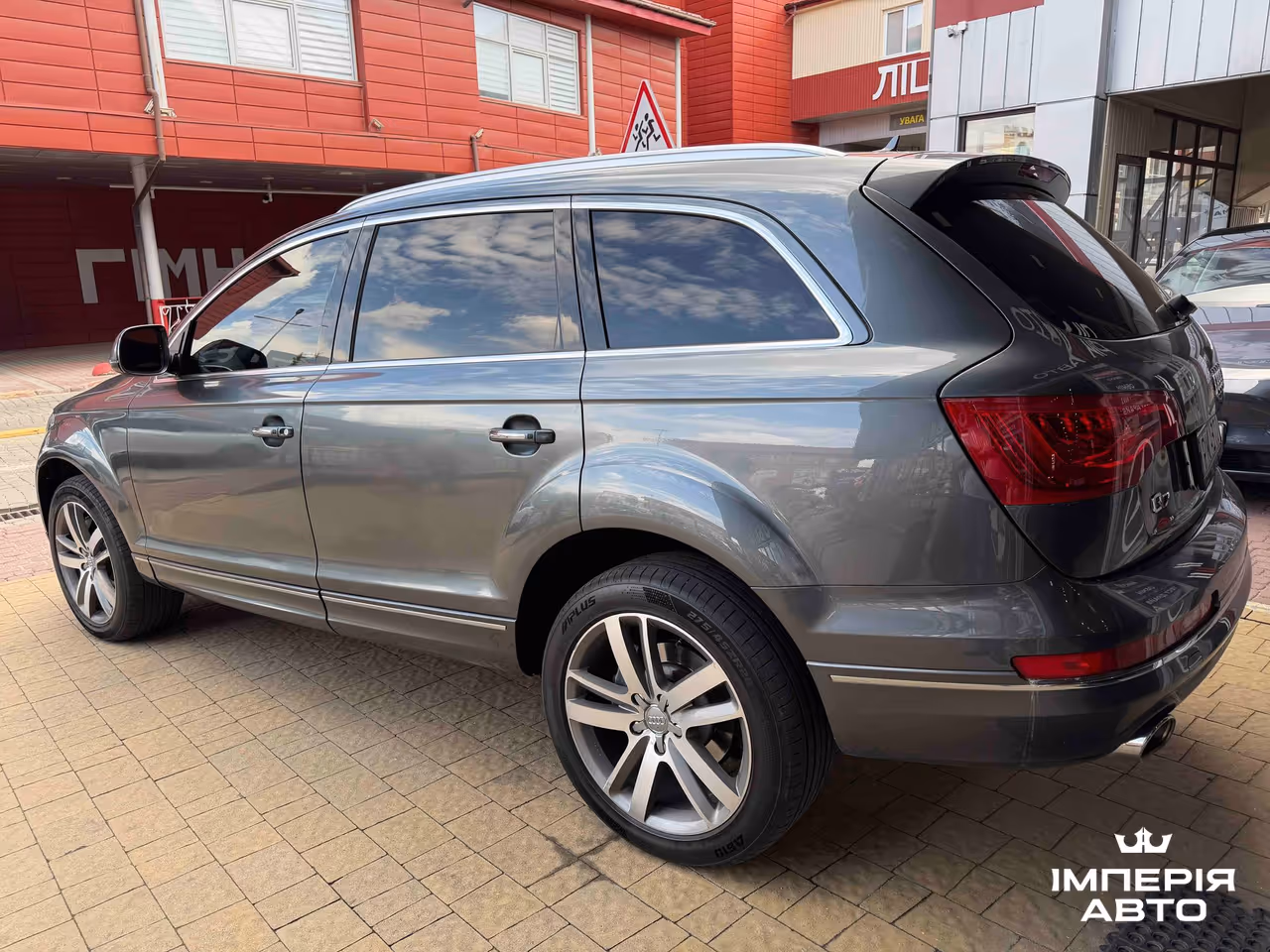 Audi Q7 - фото 8