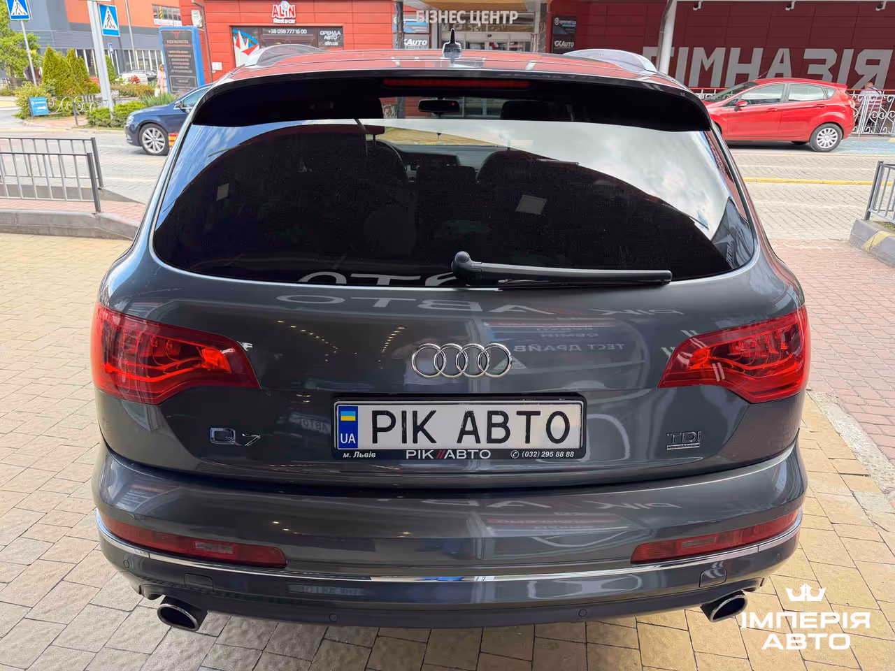 Audi Q7 - фото 9