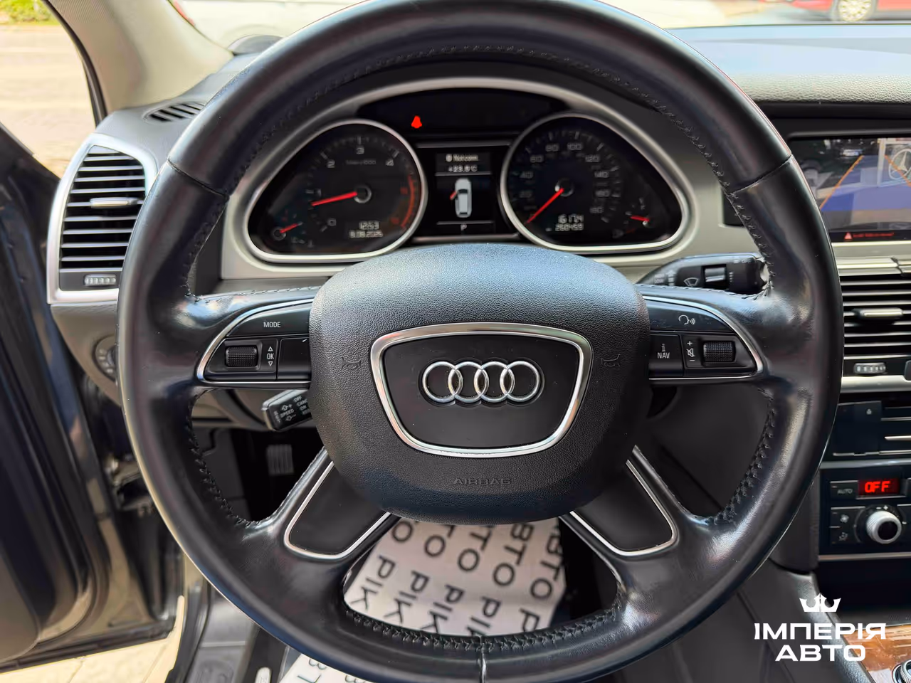 Audi Q7 - фото 27