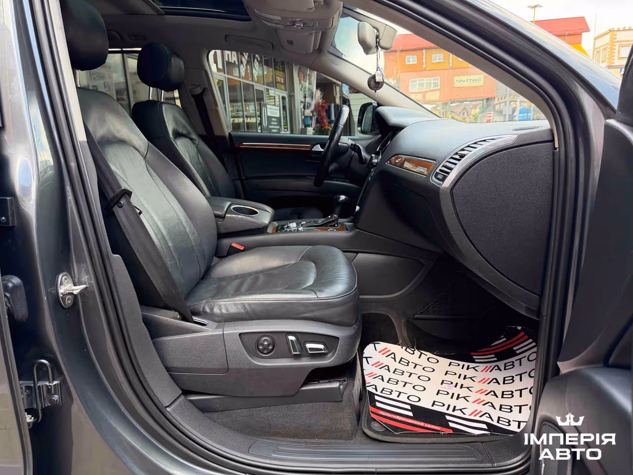 Audi Q7 - фото 40