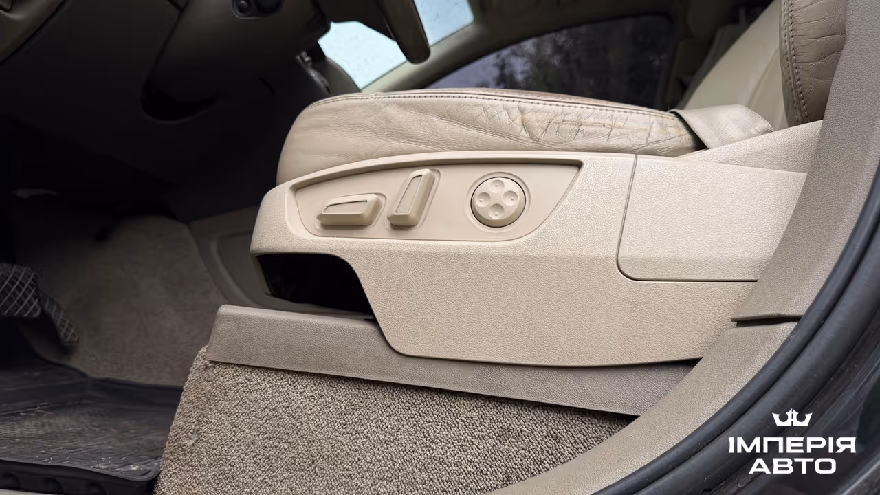 Audi Q7 - фото 12