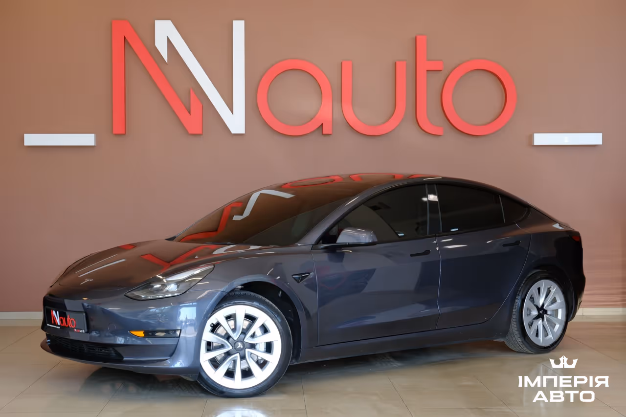 Tesla Model 3 - фото 1