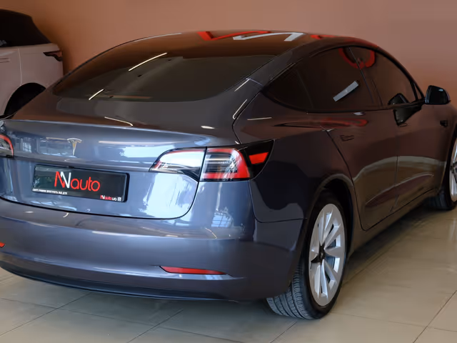 Tesla Model 3 - зображення 5