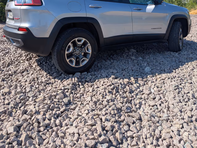 Jeep Cherokee - зображення 5