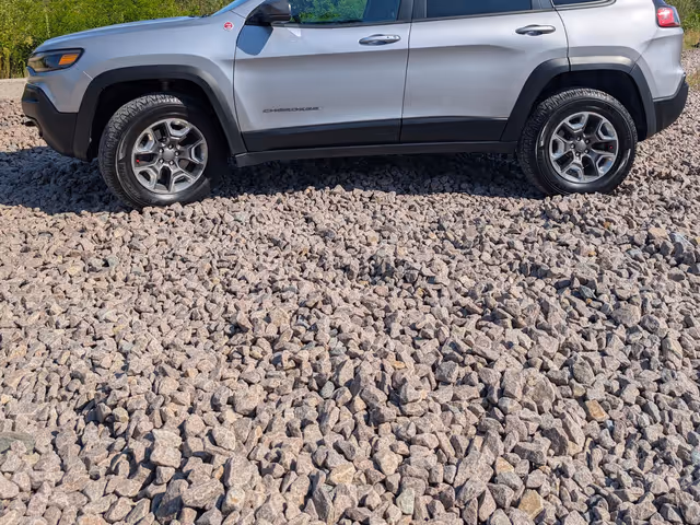 Jeep Cherokee - зображення 3
