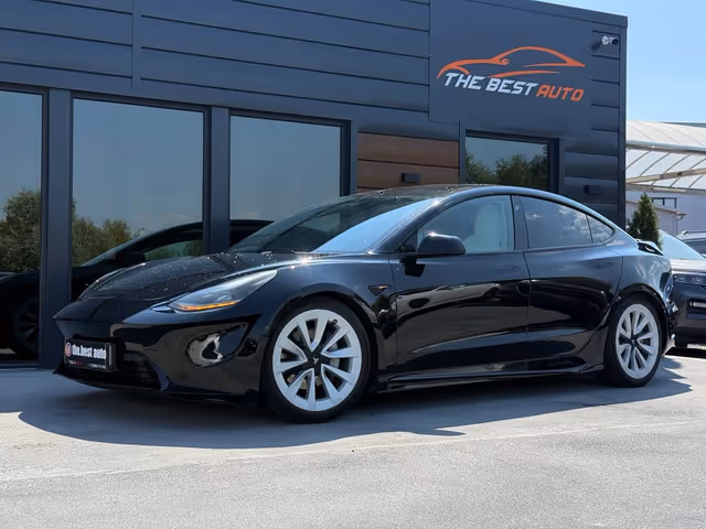 Tesla Model 3 - зображення 1