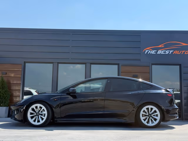 Tesla Model 3 - зображення 4