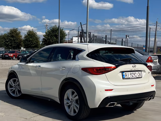 Infiniti Q30 - зображення 4