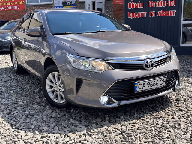 Toyota Camry - зображення 1