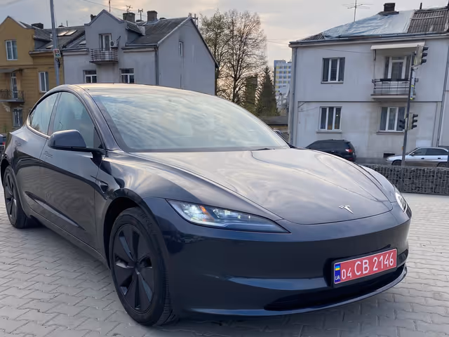 Tesla Model 3 - зображення 1