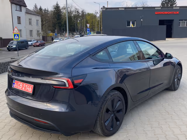 Tesla Model 3 - зображення 4