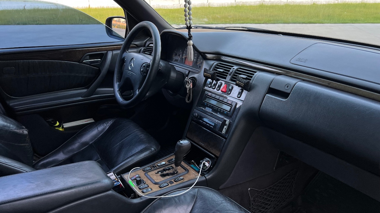 Mercedes-Benz E-Класс - фото 25