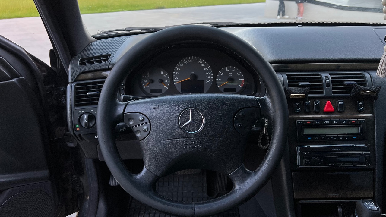 Mercedes-Benz E-Класс - фото 19