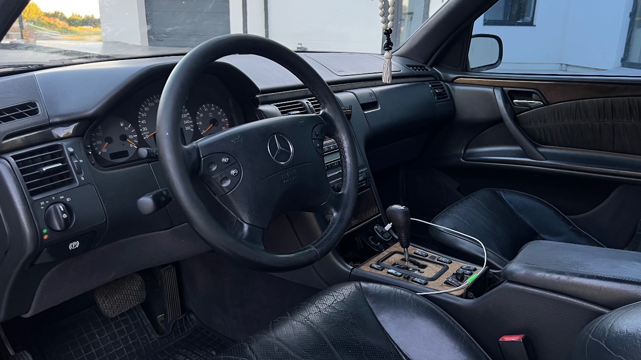 Mercedes-Benz E-Класс - фото 18