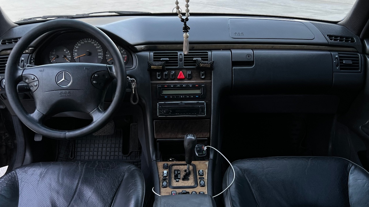 Mercedes-Benz E-Класс - фото 3