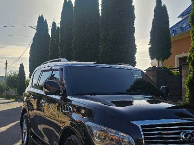Infiniti QX56 - фото 2