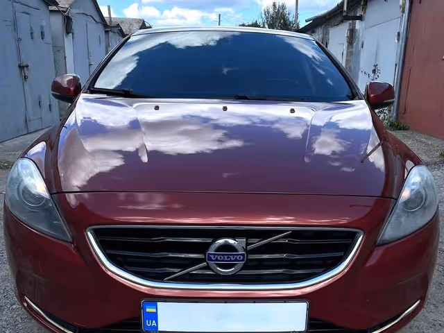 Volvo V40 - зображення 1