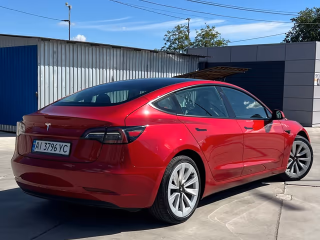 Tesla Model 3 - зображення 3