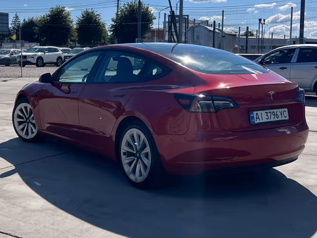 Tesla Model 3 - зображення 4