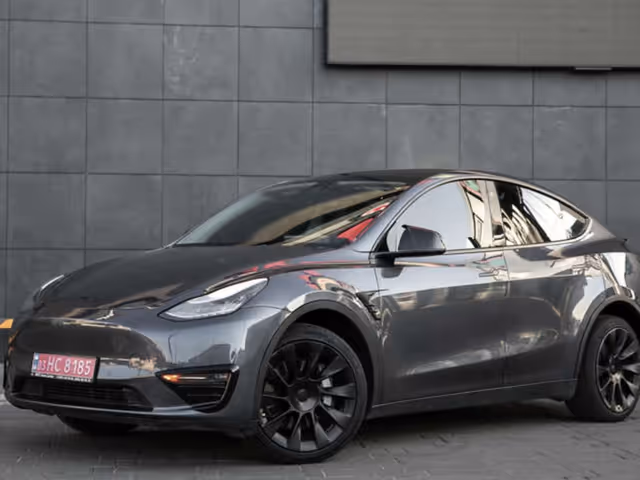 Tesla Model Y - зображення 1