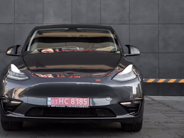 Tesla Model Y - зображення 2