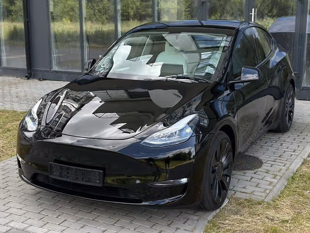 Tesla Model Y - зображення 5