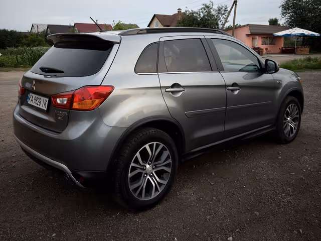 Mitsubishi Outlander - зображення 4