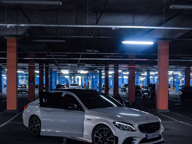 Mercedes-Benz C-Класс AMG - зображення 3