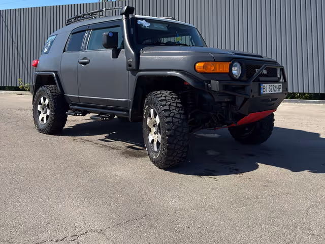 Toyota FJ Cruiser - зображення 1