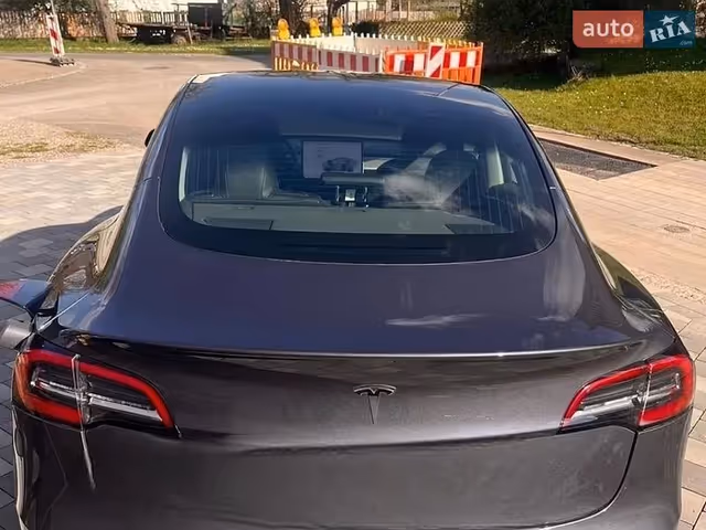 Tesla Model 3 - зображення 1