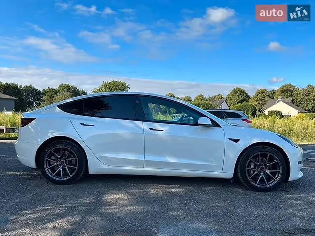 Tesla Model 3 - зображення 2