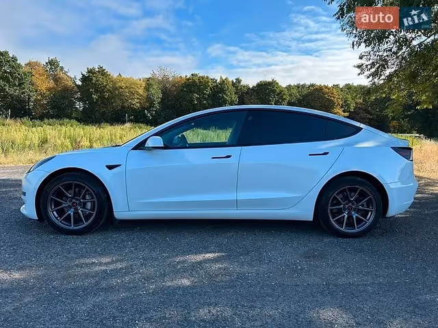 Tesla Model 3 - зображення 1
