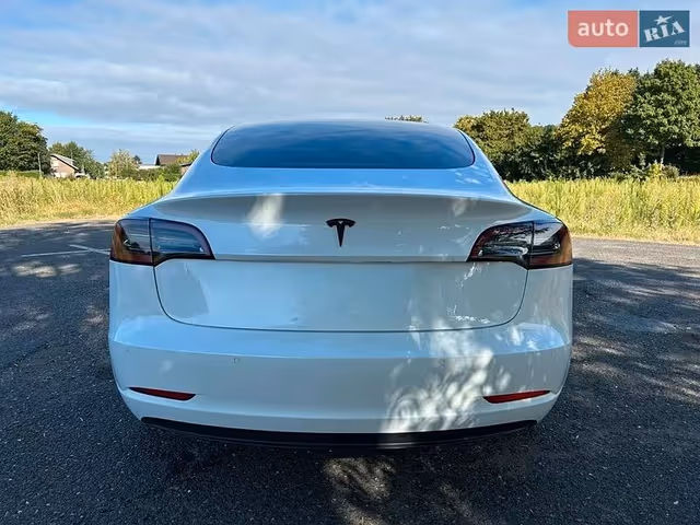 Tesla Model 3 - зображення 4